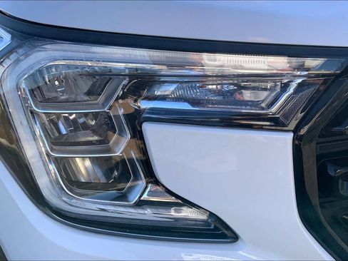 Used 2023 GMC Terrain SLE w/ Driver Convenience Package image 24