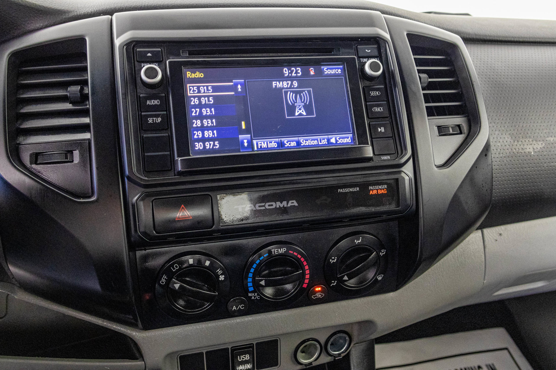 Used 2015 Toyota Tacoma 2WD Access Cab image 21