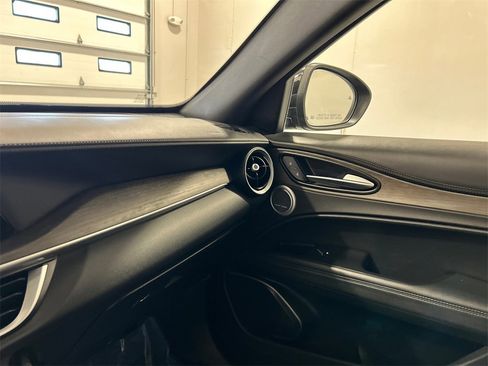Used 2022 Alfa Romeo Stelvio Ti image 25