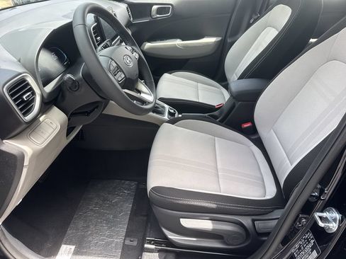 New 2026 Hyundai Venue SEL FWD image 9