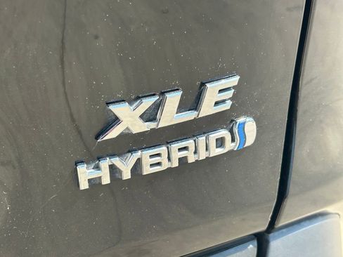 Used 2023 Toyota RAV4 XLE Premium image 14