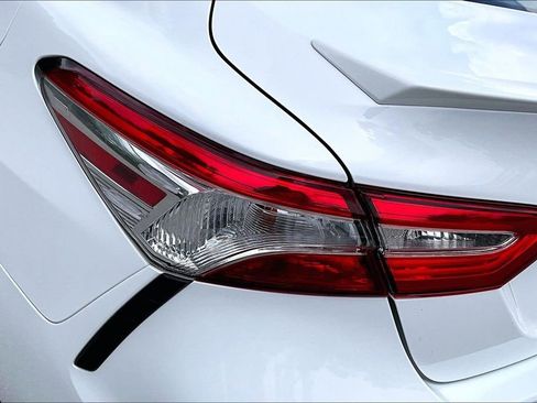 Used 2019 Toyota Camry SE FWD image 28