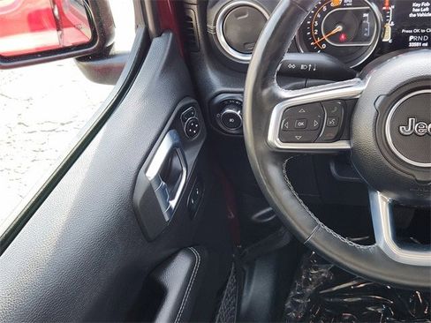 Used 2022 Jeep Wrangler Unlimited Sahara w/ Cold Weather Group image 27