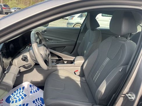 Used 2023 Hyundai Elantra SEL w/ Convenience Package image 16