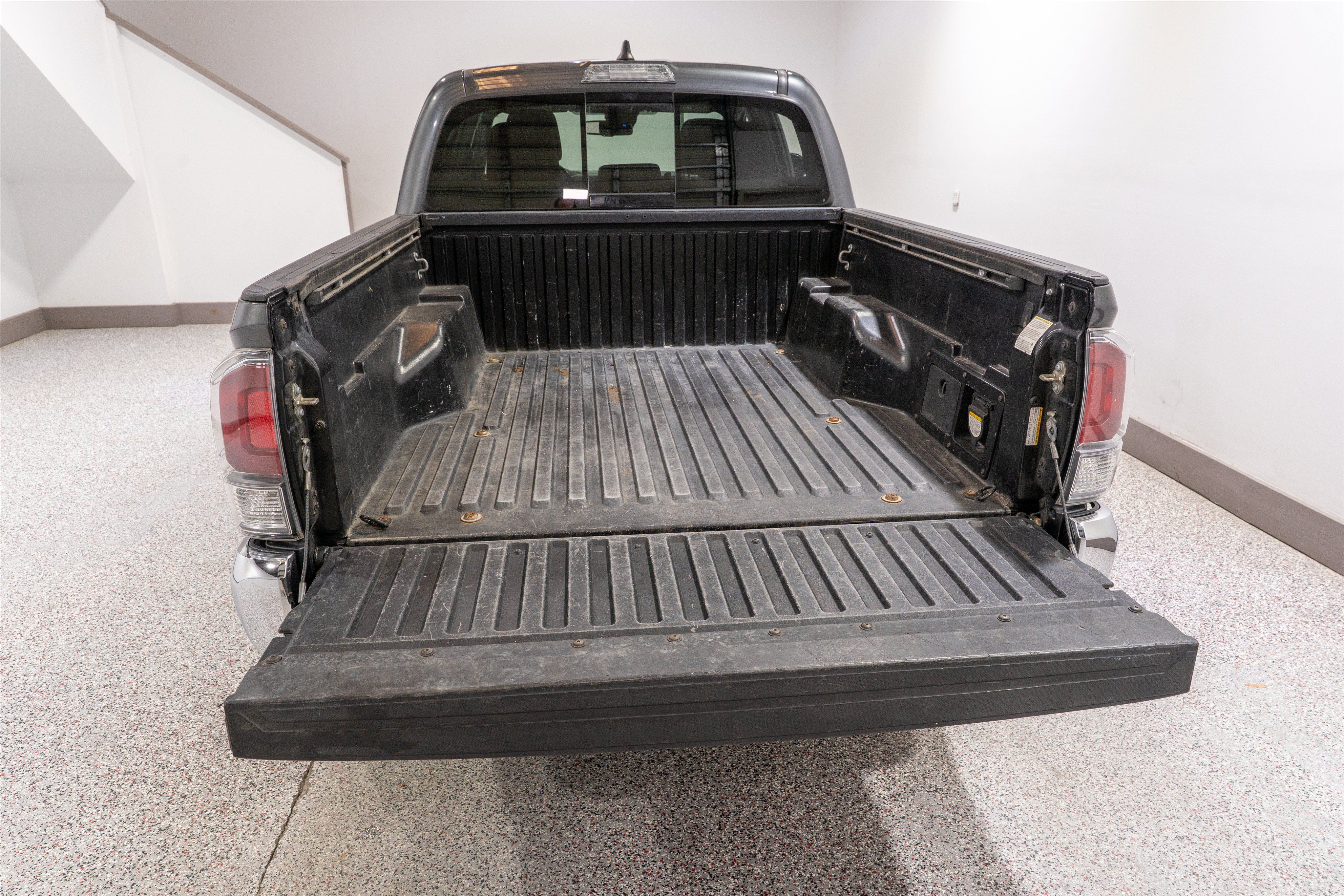 Used 2020 Toyota Tacoma TRD Off-Road AWD/4WD image 11