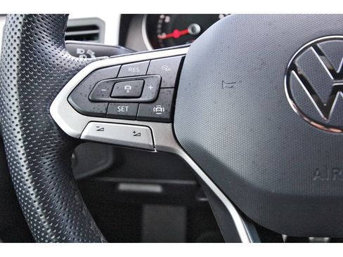Used 2021 Volkswagen Atlas Cross Sport SE FWD image 18
