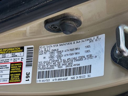 Used 2017 Toyota Tacoma TRD Off-Road w/ Premium & Technology Package AWD/4WD image 12
