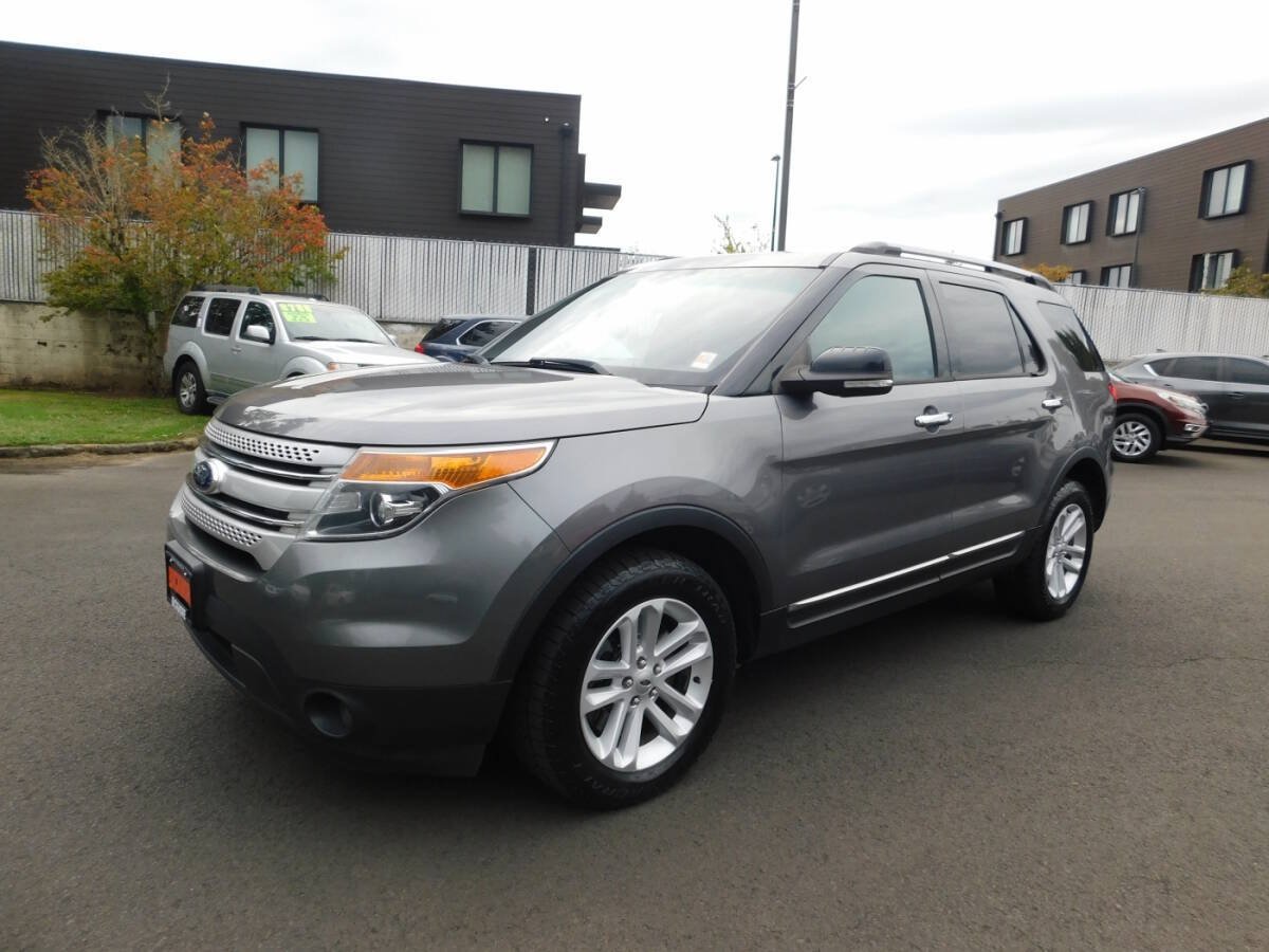 Used 2014 Ford Explorer XLT w/ Equipment Group 202A AWD/4WD image 4