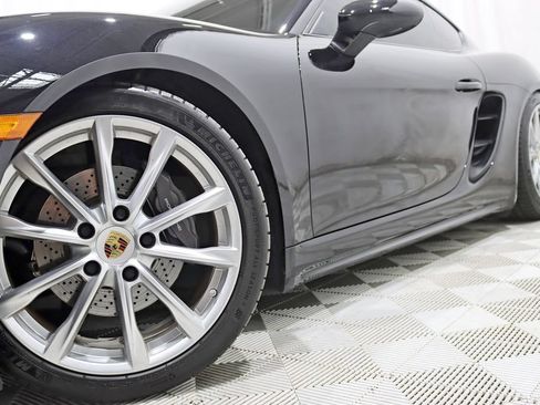 Used 2019 Porsche 718 Cayman RWD image 3