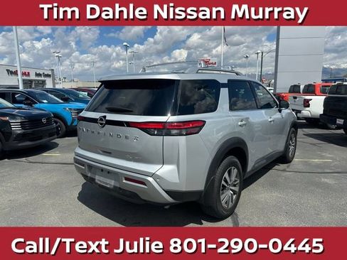 Used 2023 Nissan Pathfinder SL AWD/4WD image 11