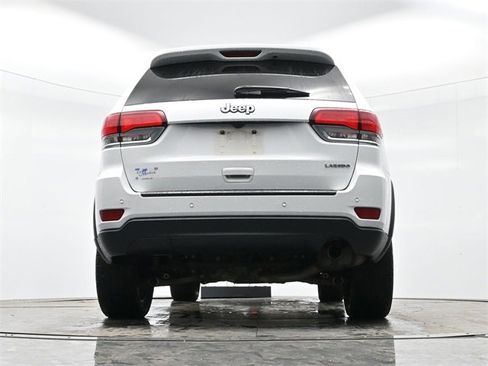 Used 2020 Jeep Grand Cherokee Laredo image 14