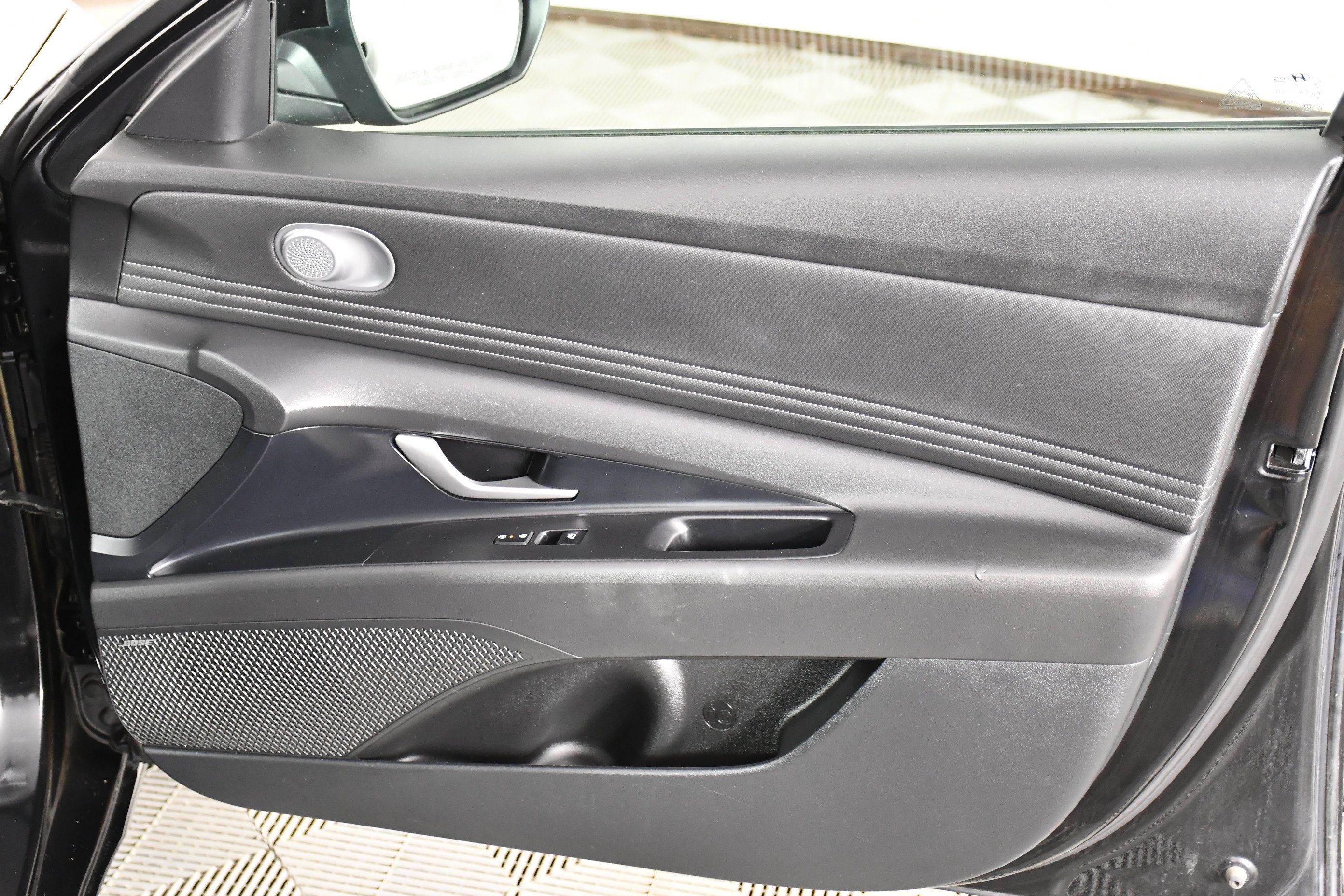 Used 2025 Hyundai Elantra Limited FWD image 31