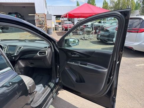 Used 2018 Chevrolet Equinox LT FWD image 17