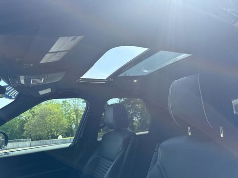Used 2019 Land Rover Discovery HSE AWD/4WD image 9