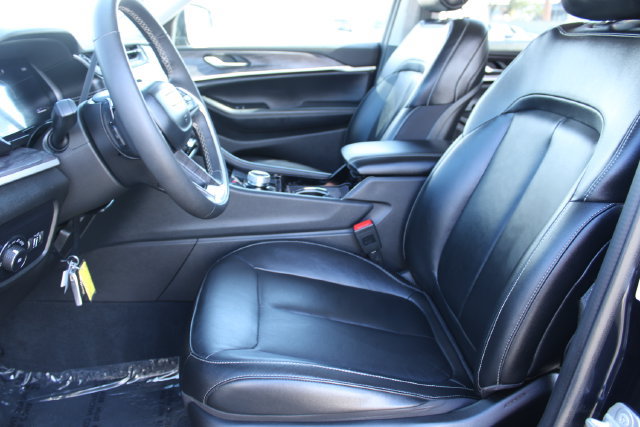 Used 2023 Jeep Grand Cherokee L Limited RWD image 32
