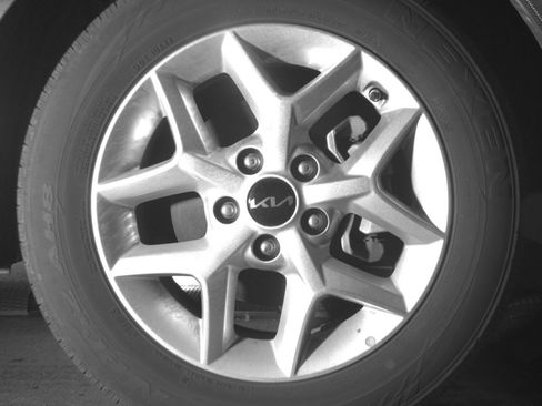 Used 2025 Kia Soul LX w/ LX Technology Package FWD image 13