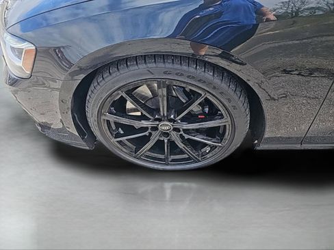 Used 2024 Audi S8 w/ S8 Comfort Plus Package image 32