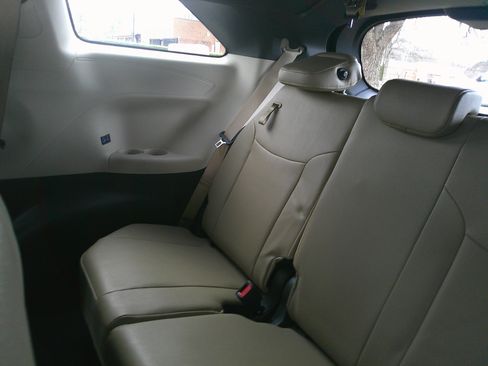 Used 2024 Toyota Sienna XLE image 28