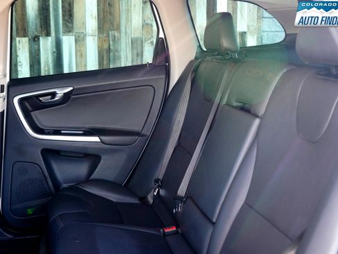 Used 2017 Volvo XC60 T5 Dynamic w/ Advanced Package image 27