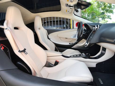 Used 2023 McLaren GT RWD image 11