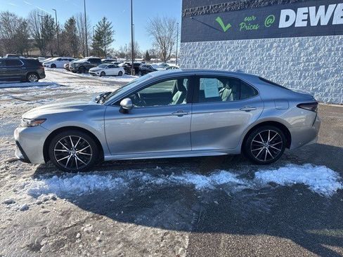 Used 2023 Toyota Camry SE image 2