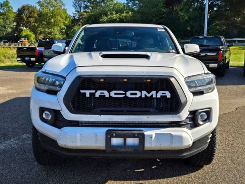 Used 2021 Toyota Tacoma TRD Sport w/ TRD Premium Sport Package AWD/4WD image 9