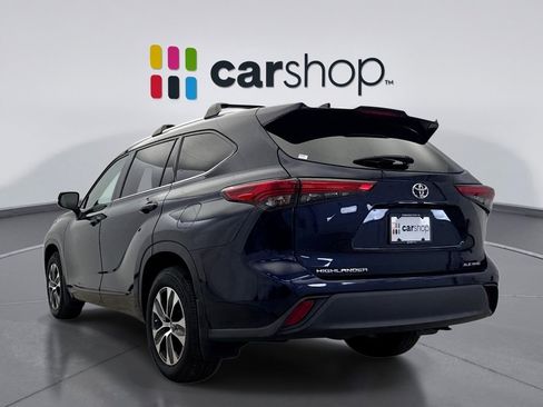 Used 2021 Toyota Highlander XLE image 3