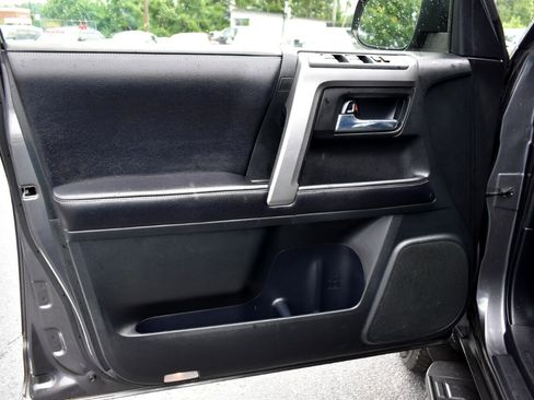 Used 2016 Toyota 4Runner SR5 image 36