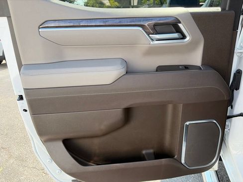 Used 2025 Chevrolet Silverado 1500 LTZ AWD/4WD image 12