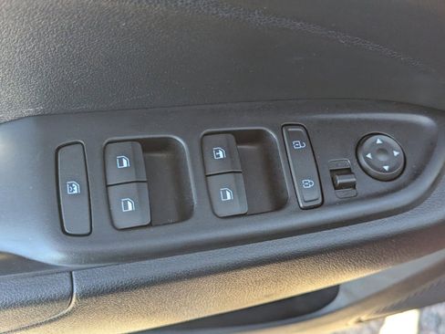 Used 2025 Hyundai Venue SE image 25