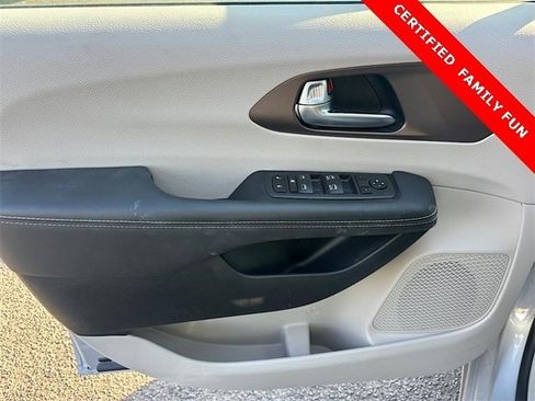 Used 2024 Chrysler Voyager LX image 12