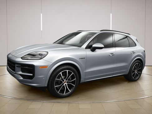 Certified 2025 Porsche Cayenne E-Hybrid AWD/4WD image 1