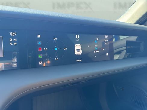 Used 2022 Porsche Taycan image 21