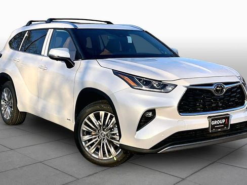 New 2026 Toyota Highlander Platinum AWD/4WD image 2