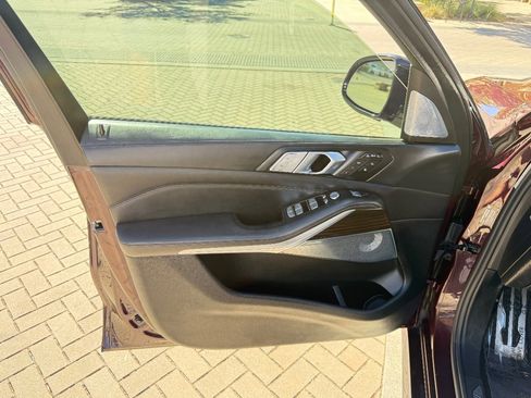 Used 2021 BMW X7 M50i image 11