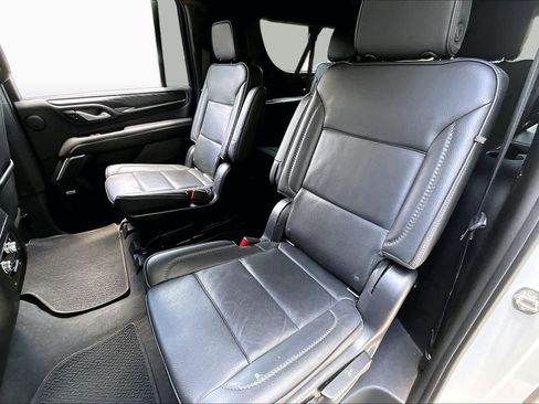 Used 2022 GMC Yukon XL Denali w/ Denali Premium Package AWD/4WD image 18