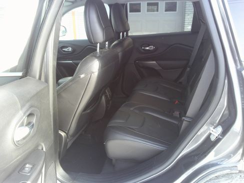 Used 2019 Jeep Cherokee Limited image 17