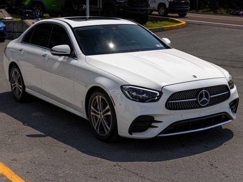 Used 2022 Mercedes-Benz E 350 4MATIC Sedan image 3
