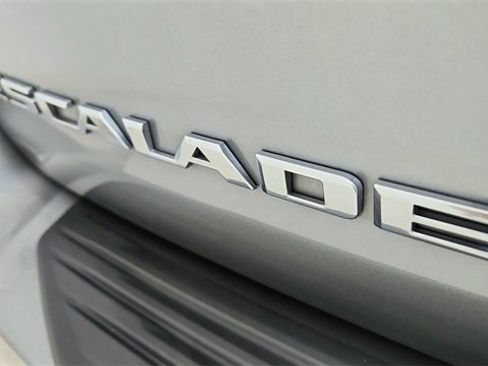 Used 2023 Cadillac Escalade Premium Luxury w/ Performance Package image 17