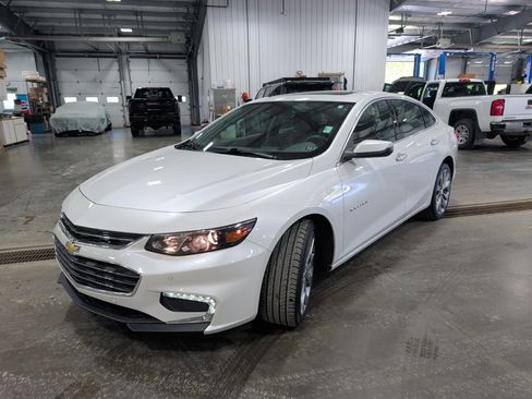 Used 2018 Chevrolet Malibu Premier w/ Premier Sun and Wheel Package FWD image 6