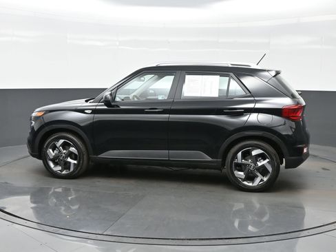 Certified 2025 Hyundai Venue SEL image 3