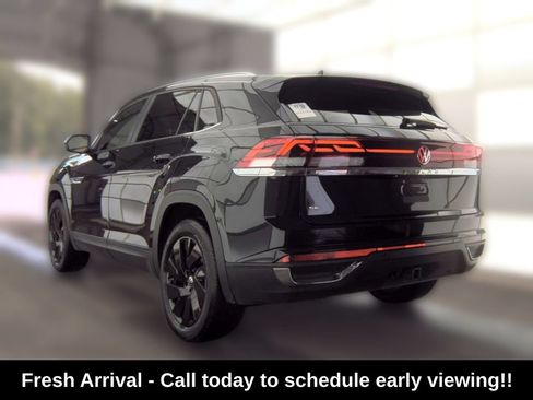 Used 2025 Volkswagen Atlas Cross Sport SE FWD image 4