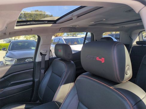 Used 2022 GMC Acadia AT4 w/ Technology Package image 23