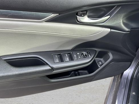 Used 2017 Honda Civic Touring image 17