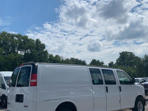 Used 2017 GMC Savana 2500 Extended RWD image 5