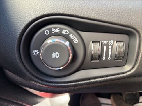 Used 2022 Jeep Renegade Trailhawk image 15