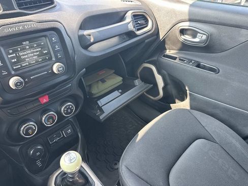 Used 2015 Jeep Renegade Latitude AWD/4WD image 33