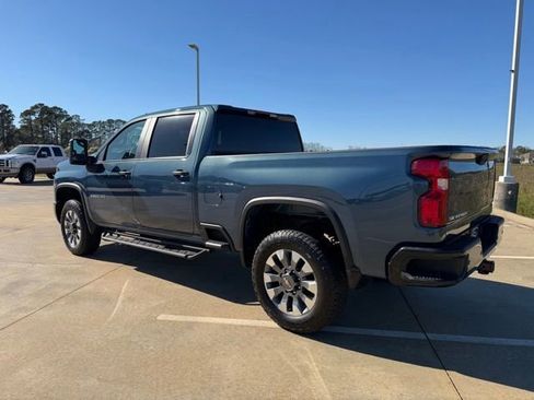 Used 2025 Chevrolet Silverado 2500 Custom w/ Custom Value Package image 3