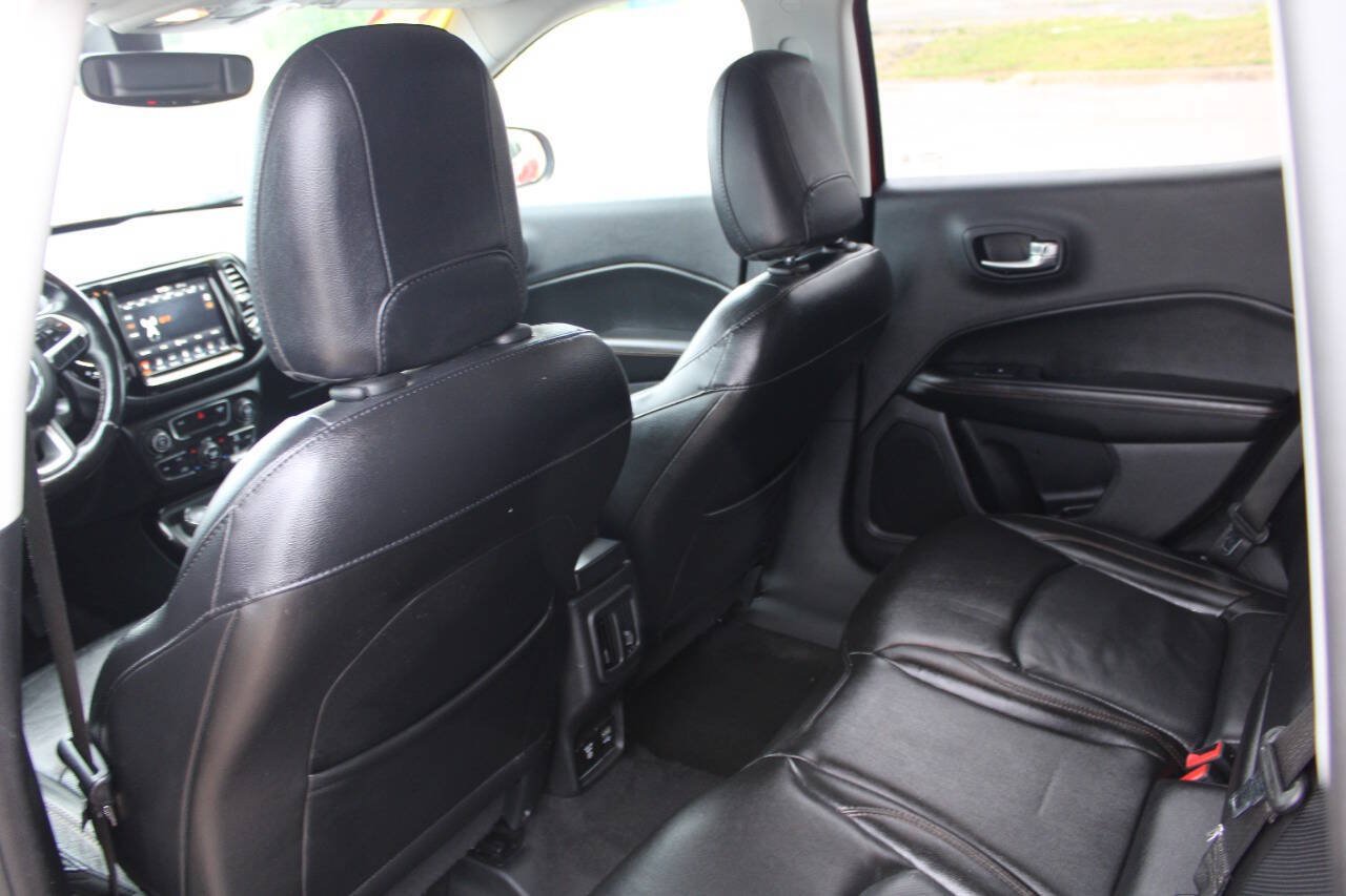 Used 2018 Jeep Compass Limited w/ Navigation Group AWD/4WD image 16