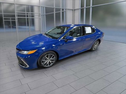 Certified 2023 Toyota Camry XLE w/ Cold Weather Package AWD/4WD image 4